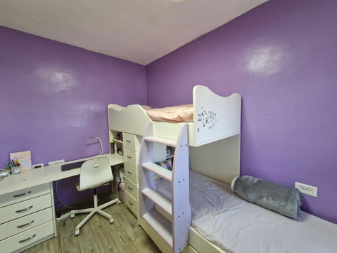 🛏️ מיטת קומותיים איכותית + שולחן כתיבה מובנה ומגירות !
