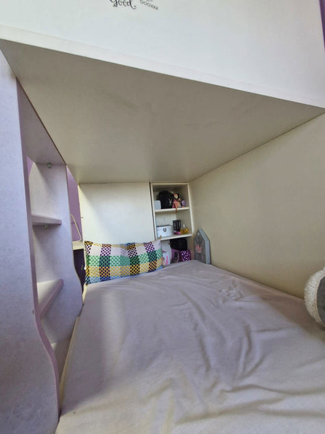 🛏️ מיטת קומותיים איכותית + שולחן כתיבה מובנה ומגירות !