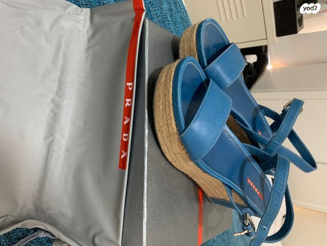 סנדלי עקב של פראדה prada