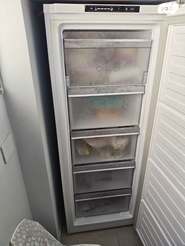 מקפיא עומד 5 מגירות בלומברג