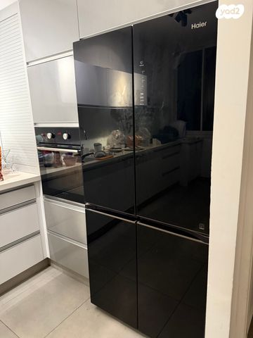מקרר שחור זכוכית 4 דלתות