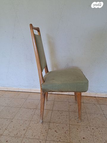 כסא וינטג מרופד