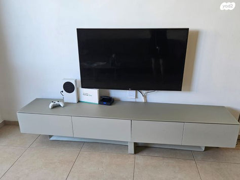מזנון ושולחן לסלון