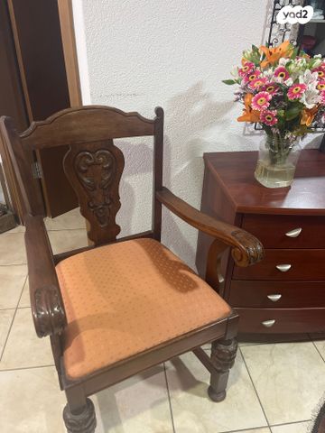 זוג כיסאות מעץ מלא