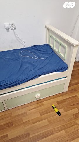 מיטת נוער יחיד עצמלה