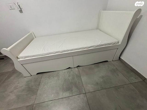 מיטת נוער לבנה עם מיטת חבר נפתחת + 2 מזרנים + מגירות אחסון – שבלול