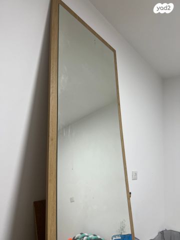 מראה גבוהה וכבדה