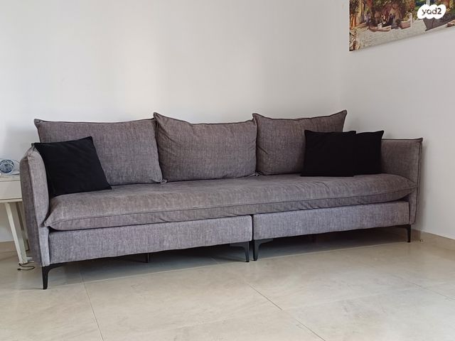 ספה מעוצבת, במצב חדש .