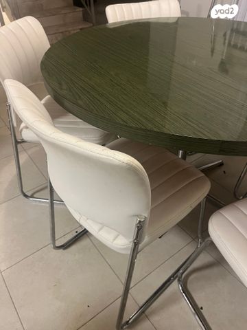 פינת אוכל עם 6 כיסאות