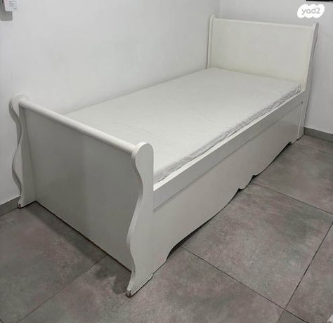 מיטת נוער לבנה עם מיטת חבר נפתחת + 2 מזרנים + מגירות אחסון – שבלול