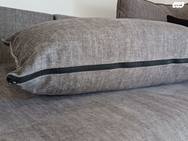 ספה מעוצבת, במצב חדש .