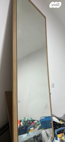 מראה גבוהה וכבדה