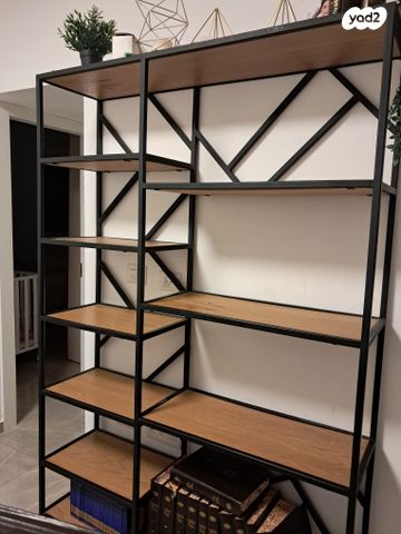 כונניות ומדפים מעץ מיוחד