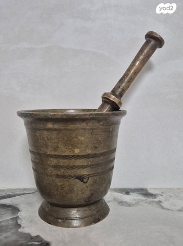 מכתש ועלי נחושת