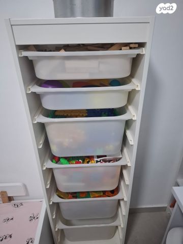 אחסון למשחקים עם מגירות