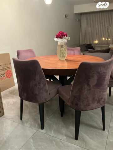 שולחן פינת אוכל עגול יפהפה