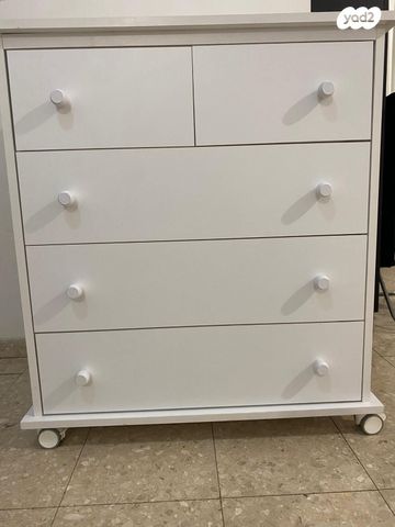 שידת החתלה קטנה וניידת