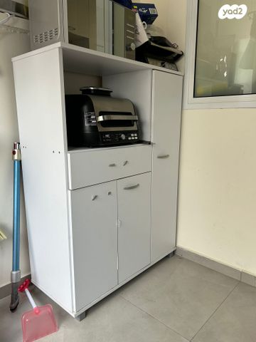 ארונית למיקרוגל