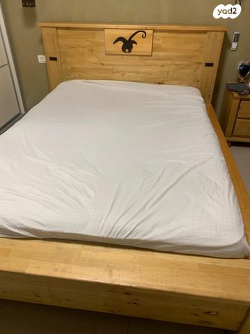 מיטה זוגית עץ מלא כולל מזרון