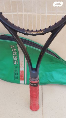 מחבט טניס איכותי 2 גידים חסרים