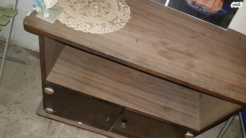 ארונית ו'ינטג לטלויזיה ועוד..