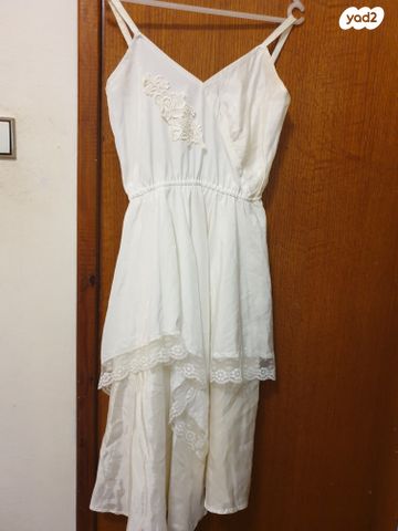 שמלה לבנה יפיפיה נלבשה פעם אחד