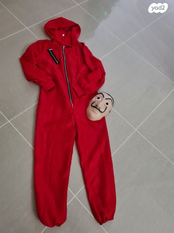 מגוון תחפושות למכירה
