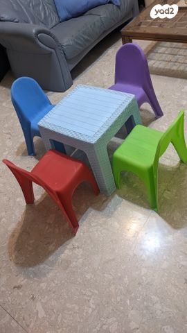 כיסאות ילדים מפלסטיק צבעוניים