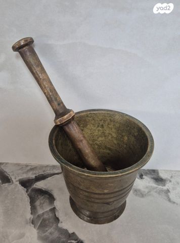 מכתש ועלי נחושת