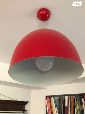 מנורת תקרה אדומה בסגנון "לול"
