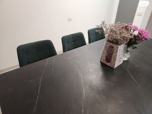 5 כסאות בר ב-150 לכסא