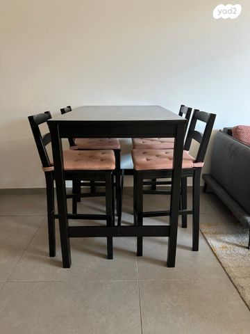 שולחן בר + 4 כיסאות