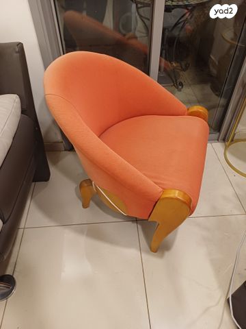 כורסאות אדומות