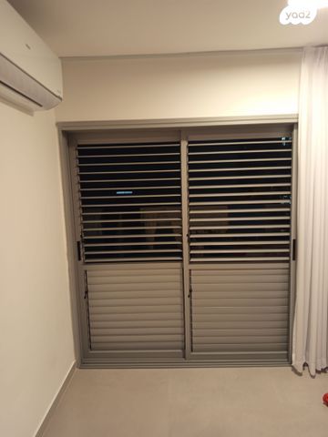 תיריס שלוש יחידות