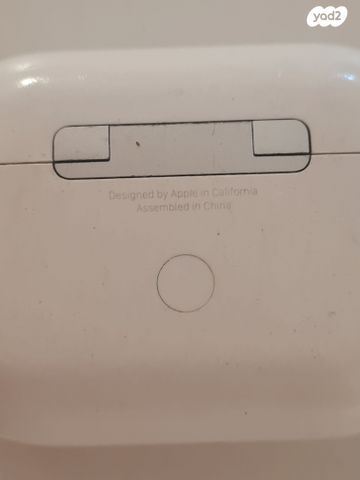 בתי טעינה של איירפודס AirPods
