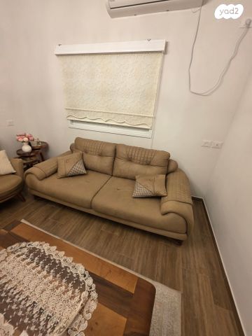 ספות עם שולחן