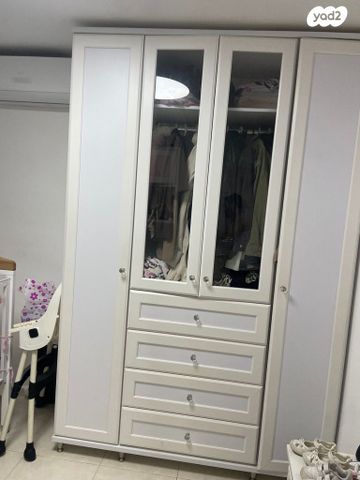 ארון בגדים