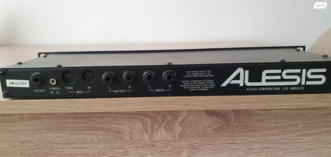 Alesis Midiverb II