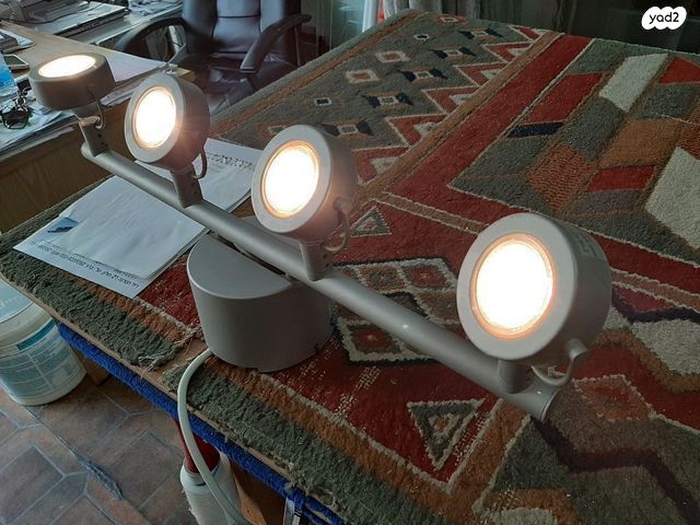 4 ספוטים נדלקים בוואט אחת