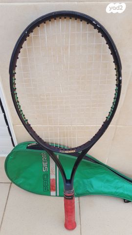 מחבט טניס איכותי 2 גידים חסרים