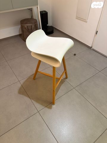 4 כיסאות בר מעוצבים