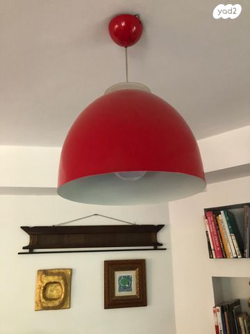 מנורת תקרה אדומה בסגנון "לול"