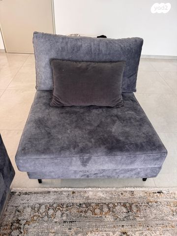 ספה 240 ס״מ וכורסא 90x90 ס״מ
