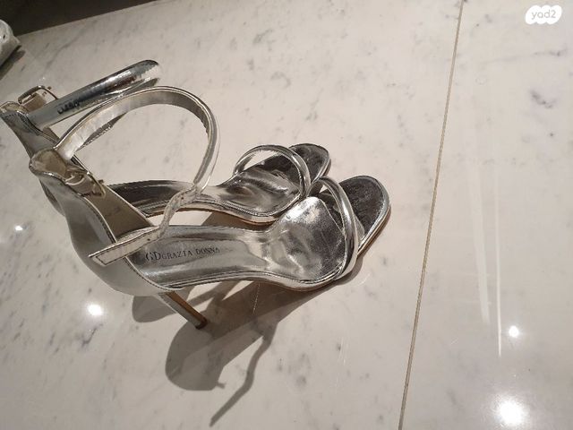 נעל עקב כסופה חדשה