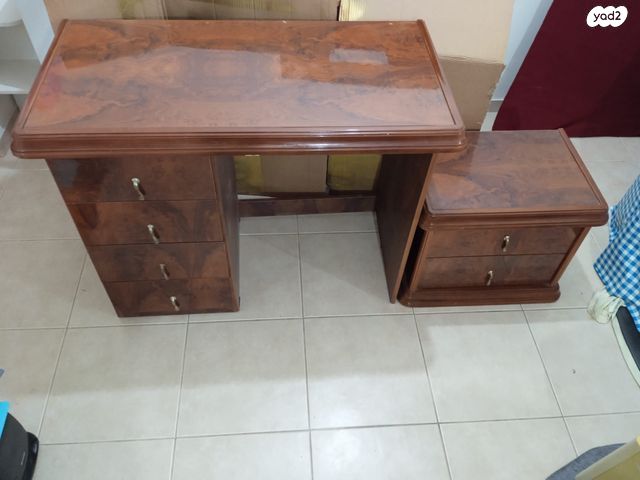 שולחן טואלט + שידת מגירות