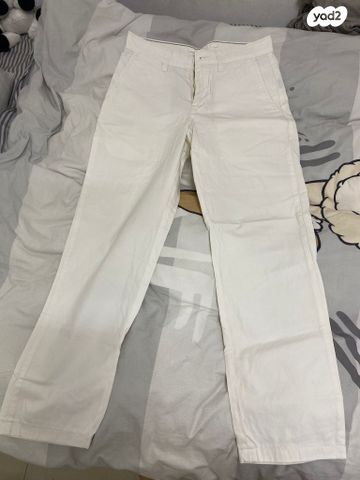 מכנסיים בצבע לבן שלnautica