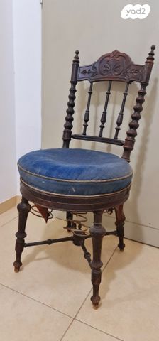 כסא אוסטרי עתיק חתום