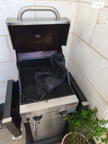גריל Char Broil כולל בלון גז.