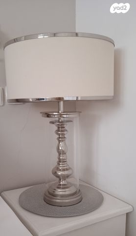 מנורת שולחן גדולה ויוקרתית