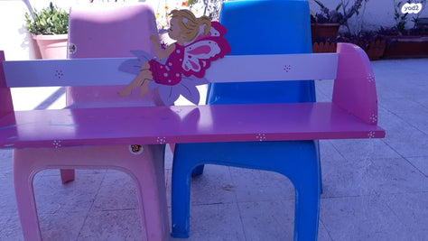 מדף מעץ של עצמלה+2 כסאות מתנה
